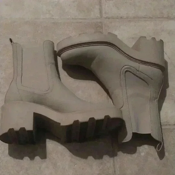 Zara Heeled Rubberized Ankle Boots Size 40 - Picture 8 of 8